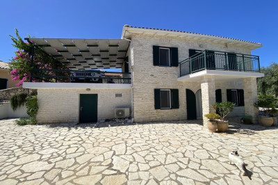 Meganisi_village_charm01.jpg